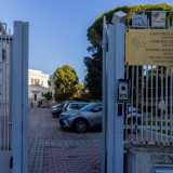 In via Annibale di Francia, l� dove si trova l�entrata del complesso...

